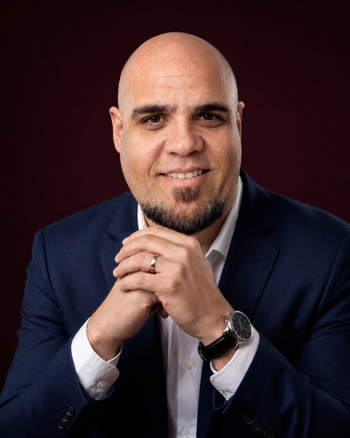 Alexandre Navarro de blazer azul
